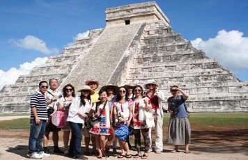Affluent Chinese tourists in Mexico - China Elite Focus